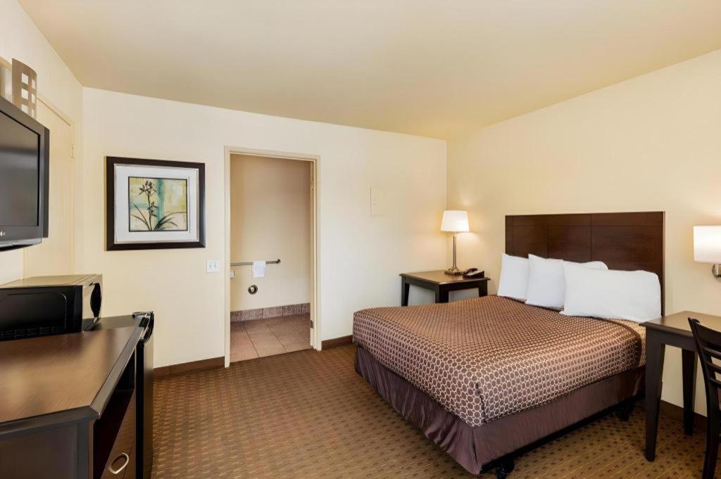 Lemon Heights Inn Тастин Экстерьер фото