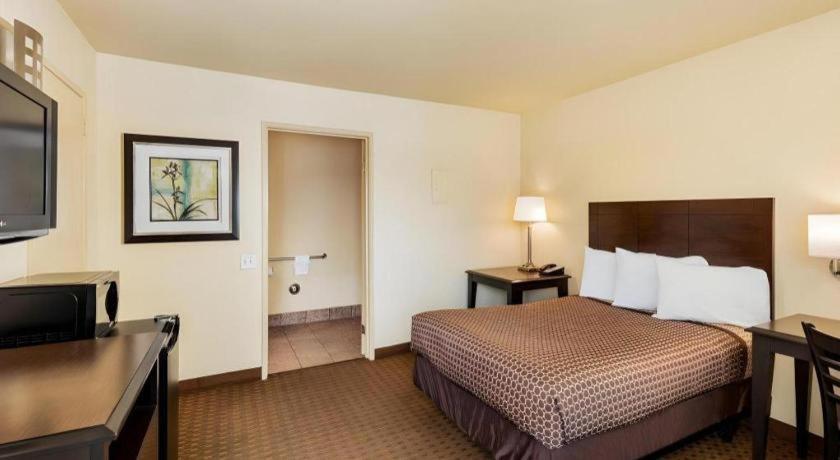 Lemon Heights Inn Тастин Экстерьер фото