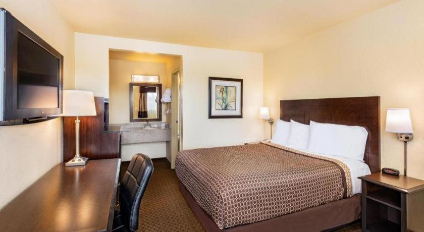 Lemon Heights Inn Тастин Экстерьер фото