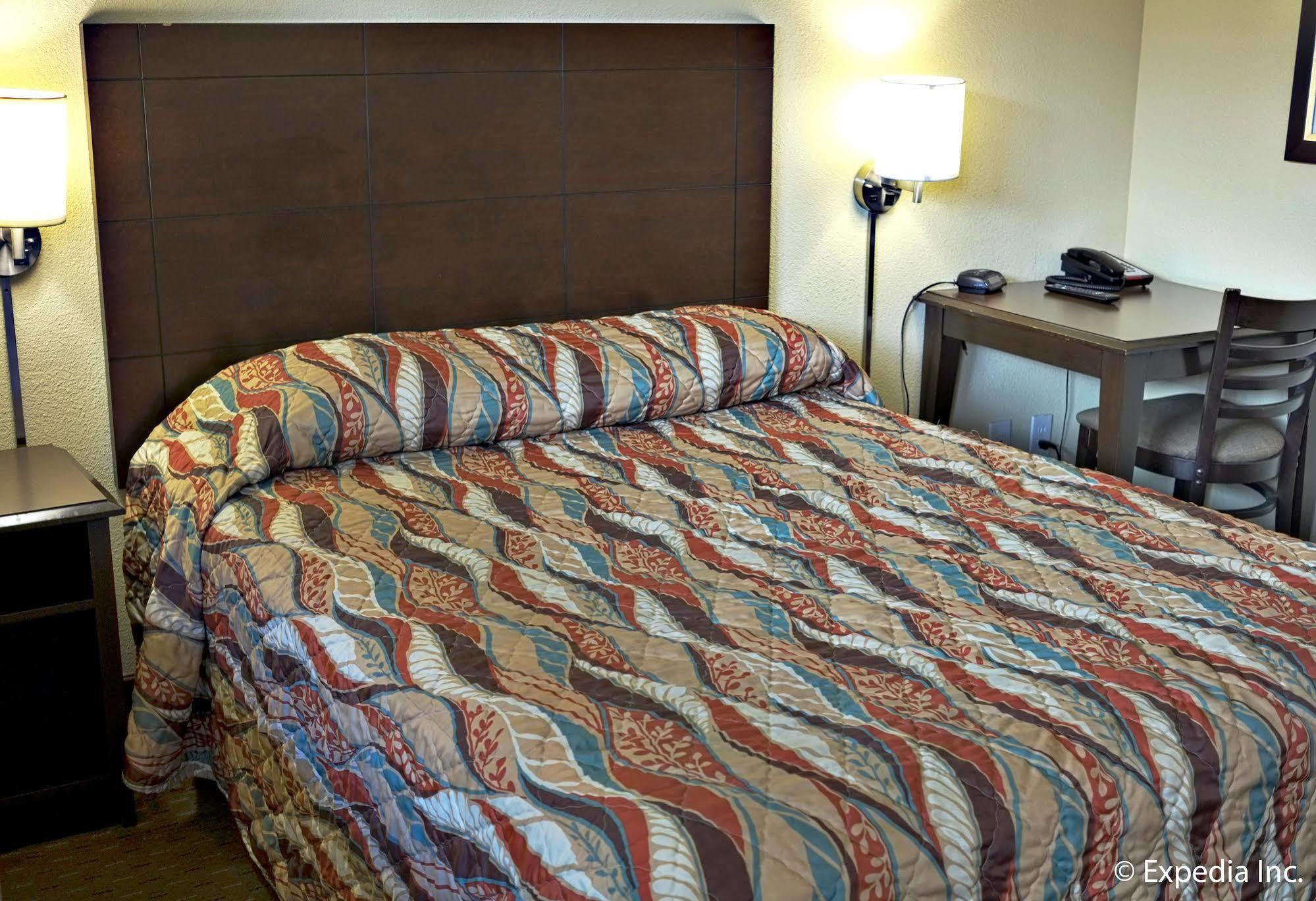 Lemon Heights Inn Тастин Экстерьер фото
